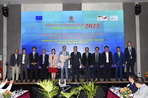 Celebran en Binh Dinh Foro de Finanzas de Vietnam 2023   - ảnh 1