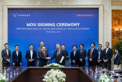 VinFast de Vietnam coopera con grupo japonés para reutilizar baterías de vehículos eléctricos - ảnh 1