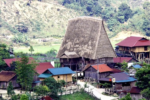 Vi Ro Ngheo, antigua aldea en medio de bosques de flores - ảnh 1