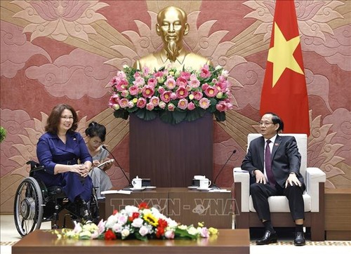 Vicepresidente del Parlamento vietnamita recibe a senadora estadounidense - ảnh 1