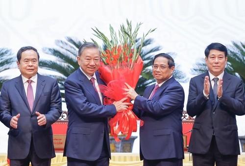 Líder camboyano felicita al secretario general del Partido Comunista y presidente de Vietnam, To Lam  - ảnh 1