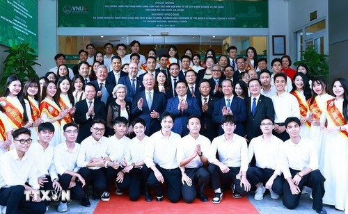 Premier de Vietnam y jefe del FEM dialogan con estudiantes  - ảnh 1