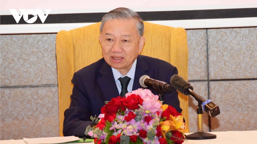 Líder del Partido Comunista de Vietnam se reúne con comunidad vietnamita en Malasia - ảnh 1