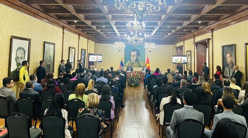 Desea Venezuela aprender del camino de Vietnam hacia el socialismo, afirma diplomático  - ảnh 1