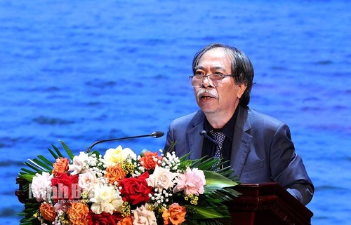 La poesía vietnamita resuena en Hoa Lu en su día nacional - ảnh 1