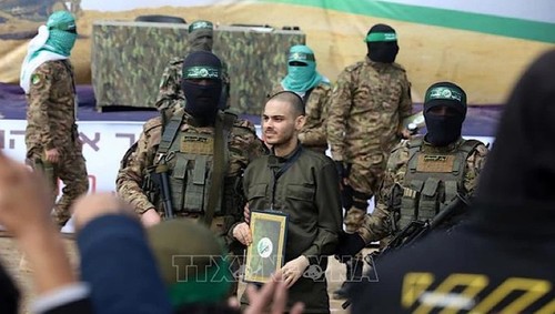 Hamás llega a un acuerdo sobre la liberación aplazada de los presos palestinos - ảnh 1