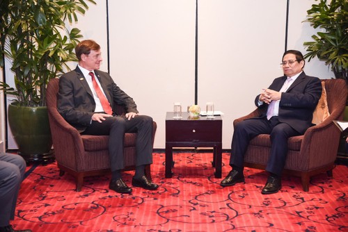 Premier vietnamita propone al grupo Embraer de Brasil cooperar en el desarrollo de la industria de la aviación - ảnh 1