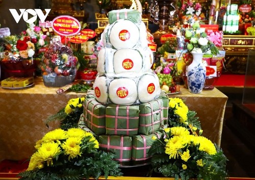 Vietnamitas dentro y fuera del país homenajean a los reyes Hung - ảnh 9