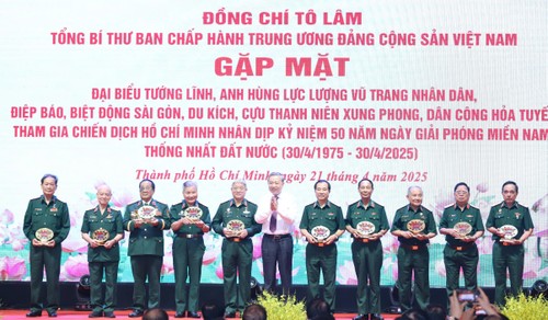Vietnam rinde homenaje a una generación heroica en el aniversario de la victoria del 30 de abril - ảnh 1