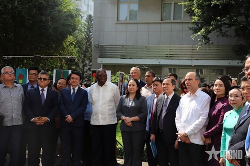 Exposición fotográfica conmemora 65 años de relaciones diplomáticas entre Vietnam y Cuba - ảnh 1