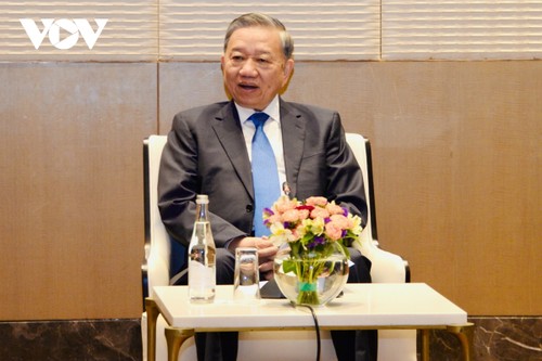 Vietnam confía en empresas azerbaiyanas para fortalecer la cooperación estratégica - ảnh 1