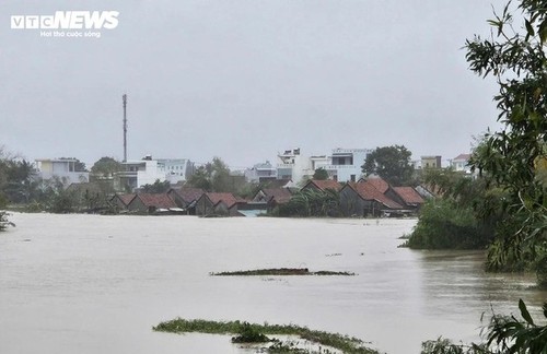 Históricas inundaciones en el centro-sur de Vietnam: panorama de una catástrofe - ảnh 3