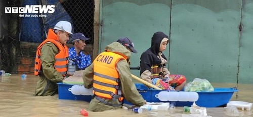 Históricas inundaciones en el centro-sur de Vietnam: panorama de una catástrofe - ảnh 5