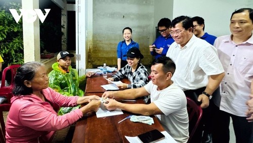 Carrera contrarreloj en Vietnam para asegurar hogares antes del Tet - ảnh 8