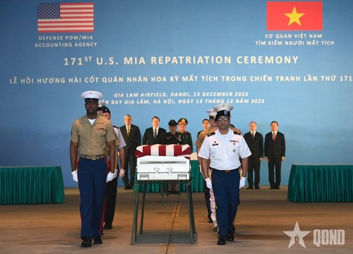 Celebran 171.ª ceremonia de repatriación de restos de militares estadounidenses desaparecidos en la guerra en Vietnam - ảnh 1