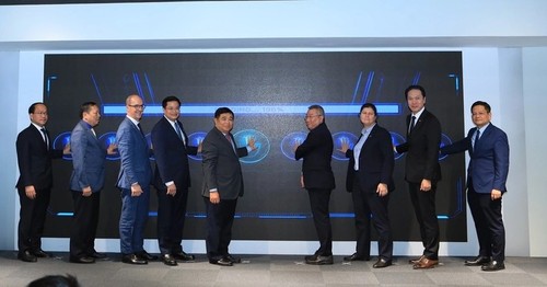 Inauguran en Hanói Centros de I+D y de Excelencia para IA y Gemelo Digital - ảnh 1