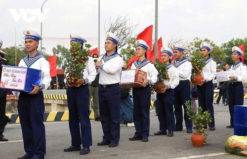 El ambiente festivo del Tet impera en Vietnam - ảnh 9