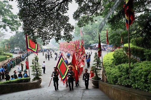 2018年雄王祭祖暨雄王庙会：上香缅怀雄王功德 - ảnh 1