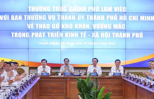 范明政主持政府常务与胡志明市市委常务委员会座谈会 - ảnh 1