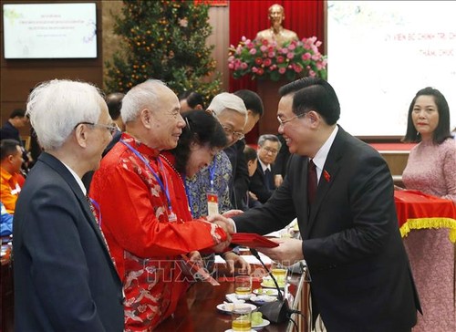 王庭惠探望首都河内并致以春节祝福 - ảnh 1