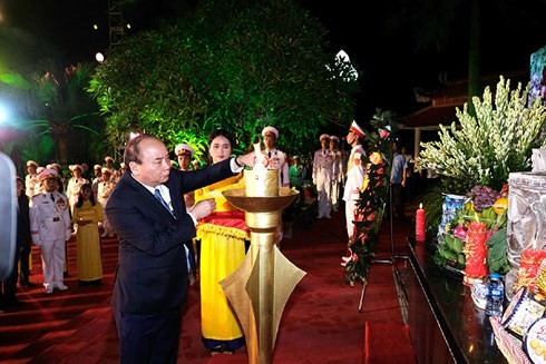 Nguyên Xuân Phuc rend hommage aux soldats morts pour la patrie à Son Tây - ảnh 1