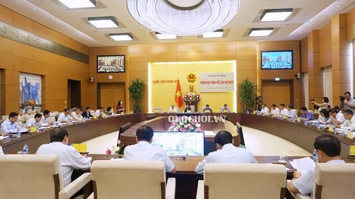 Clôture de la 10e session plénière de la Commission judiciaire de l’Assemblée nationale - ảnh 1