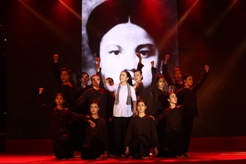 Journée des femmes vietnamiennes célébrée avec faste  - ảnh 1