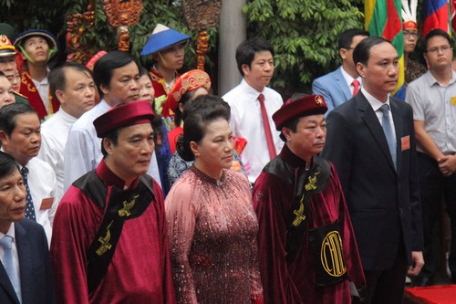 La fête des rois Hùng 2019 aux temples qui leur sont dédiés - ảnh 1