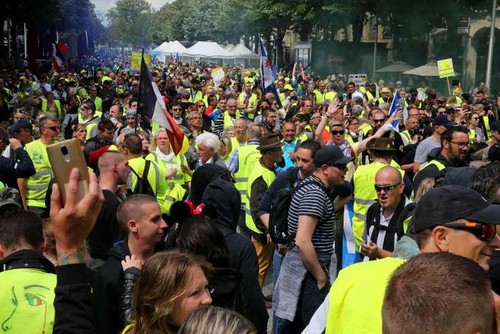 Gilets jaunes: des prises de sang sauvages pendant les manifestations - ảnh 1