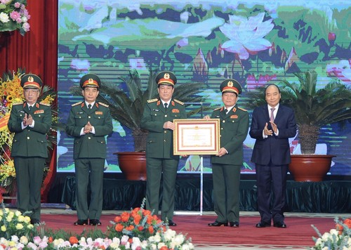 Célébration de la journée de la défense nationale et de l’anniversaire de l’Armée populaire - ảnh 1