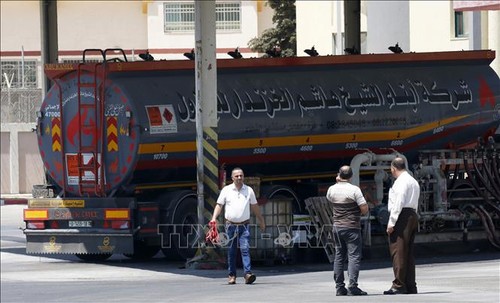 Israël accentue la pression sur Gaza après une vague de ballons incendiaires - ảnh 1