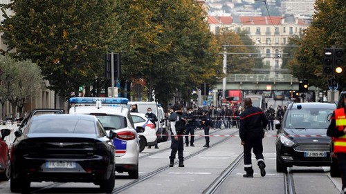 France: trois personnes poignardées à mort dans une église au cours d’une «attaque terroriste islamiste» - ảnh 1