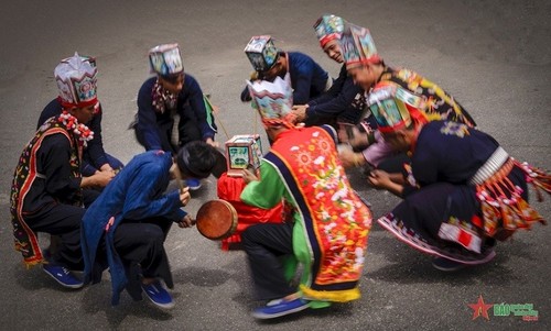 Le programme «Les ethnies vietnamiennes en couleurs» - ảnh 1