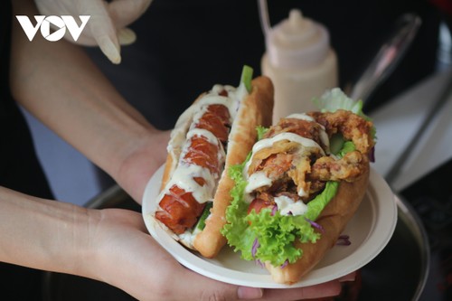 Booking.com: Les six meilleurs endroits où savourer le banh mi - ảnh 1