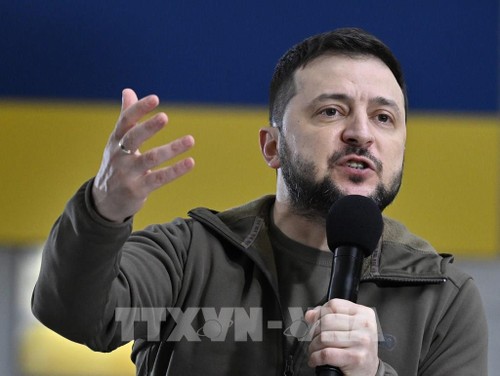 Volodymyr Zelensky juge «inacceptable» une possible prolongation des restrictions dans l'Union européenne - ảnh 1