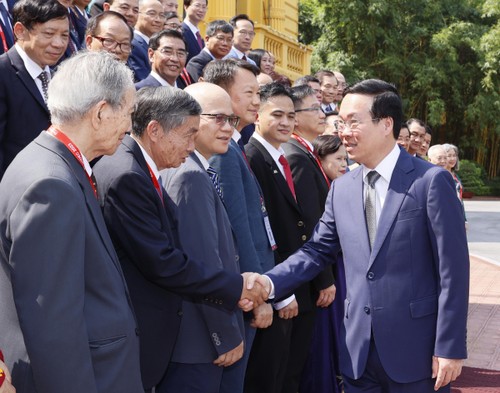 Vo Van Thuong rencontre les participants à la Conférence internationale d'odonto-maxillo-faciologie de 2033 - ảnh 1