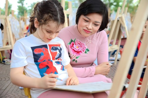 Les enfants hanoïens expriment leur amour pour la capitale en dessin - ảnh 1