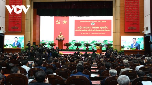 Pham Minh Chinh assiste à la conférence nationale des personnes âgées réussissant dans les affaires - ảnh 1