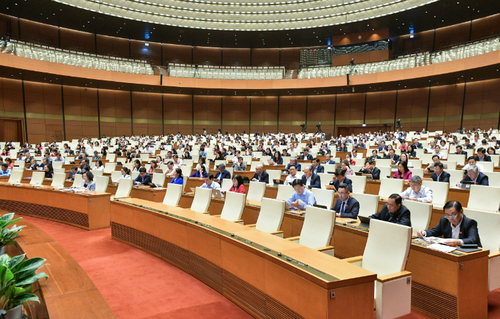 Les rapports sur le travail des présidents de la Cour populaire suprême et du Parquet populaire suprême en débat à l’Assemblée nationale - ảnh 1