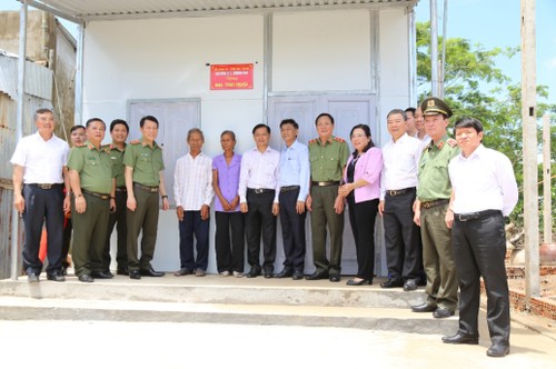 Soc Trang place ses espoirs dans le programme de construction de maisons de cœur pour les défavorisés - ảnh 1