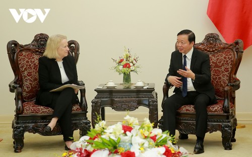 Trân Hông Hà rencontre Mary L.Schapiro - ảnh 1