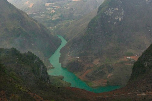 Nho Quê, la bande émeraude sur le plateau calcaire de Dông Van - ảnh 1