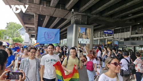 Le Sénat thaïlandais adopte le projet de loi sur le mariage homosexuel - ảnh 1