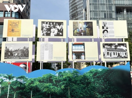 Exposition photographique sur la vie du Président Hô Chi Minh à Hô Chi Minh-ville - ảnh 1