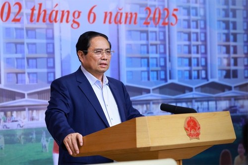 Pham Minh Chinh préside une conférence consacrée au déploiement d'une résolution «révolutionnaire» en faveur du logement social - ảnh 2