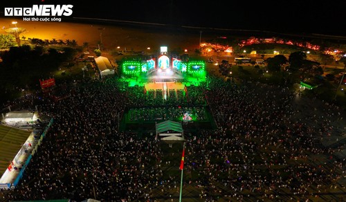 Bùng nổ sắc màu đêm khai mạc Lễ hội Du lịch hè Bình Định 2025 - ảnh 2