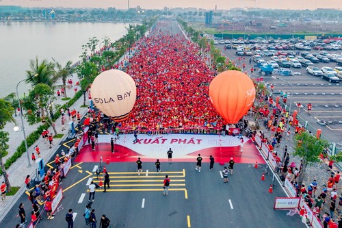 Hơn 2 vạn người mặc áo cờ đỏ sao vàng tại giải chạy “Việt Nam tôi đó“ - ảnh 2
