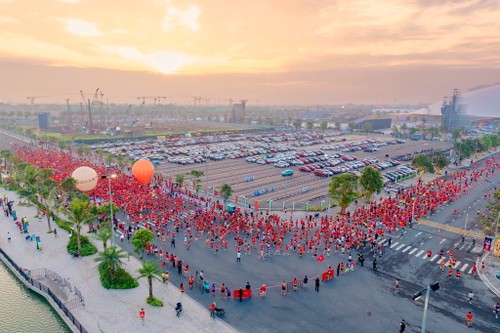 Hơn 2 vạn người mặc áo cờ đỏ sao vàng tại giải chạy “Việt Nam tôi đó“ - ảnh 4