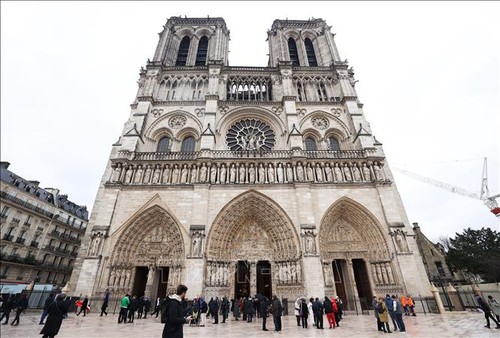 Un nouveau jalon dans la restauration de la cathédrale Notre-Dame de Paris - ảnh 1