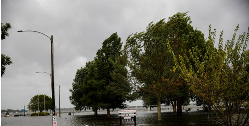 Massive storms devastate US, Philippines - ảnh 2